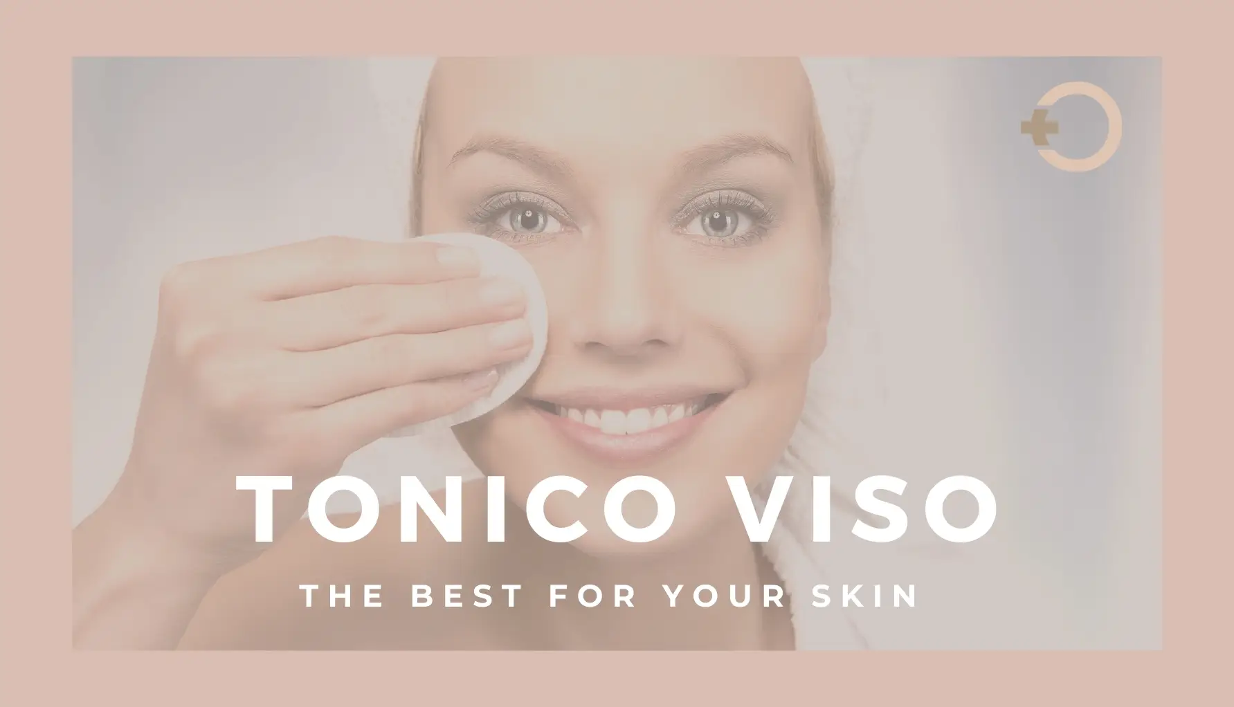Applicazione del tonico viso nella routine di bellezza