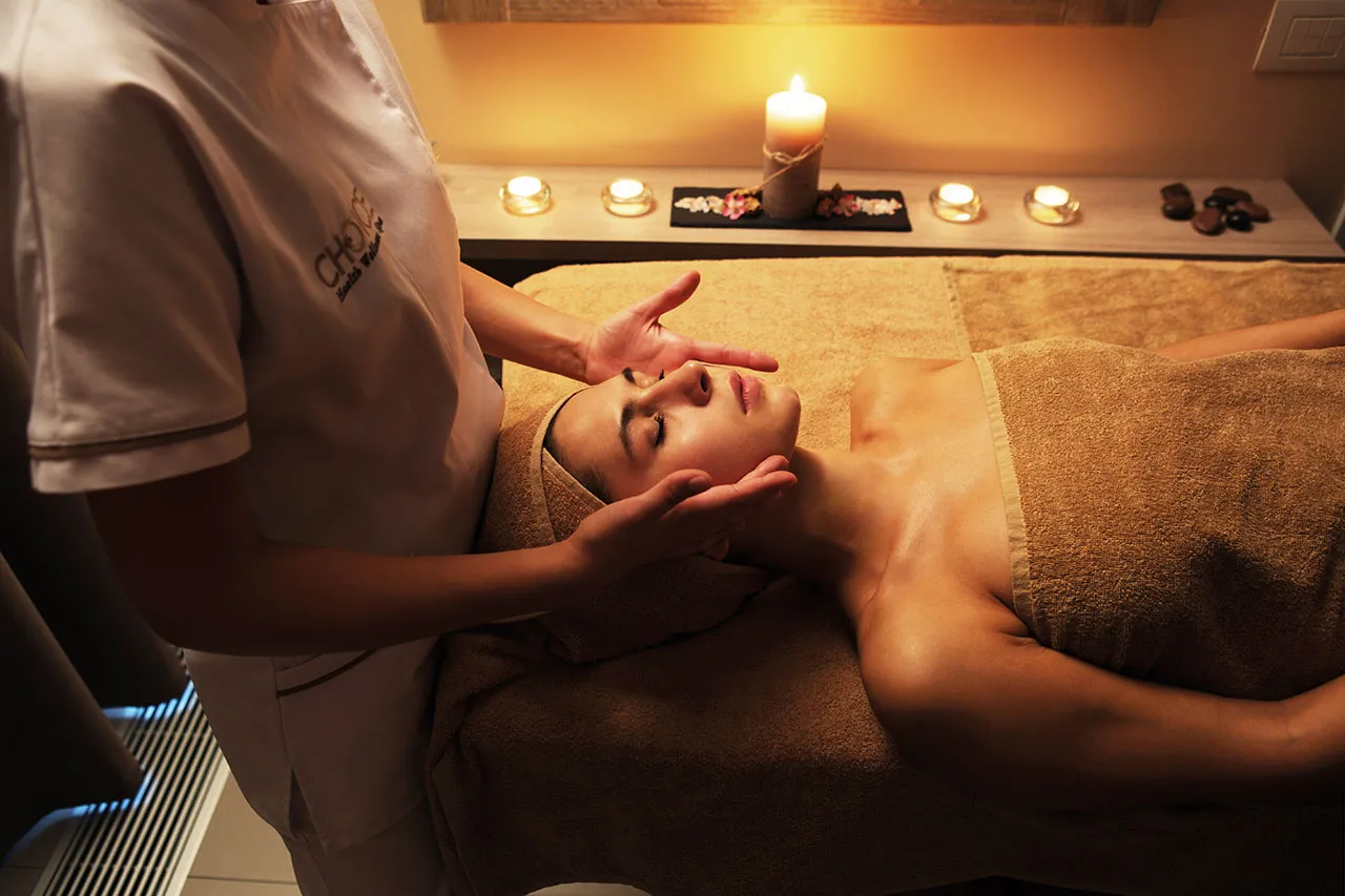 Massaggio rilassante a lume di candela nella Choice Wellness Spa